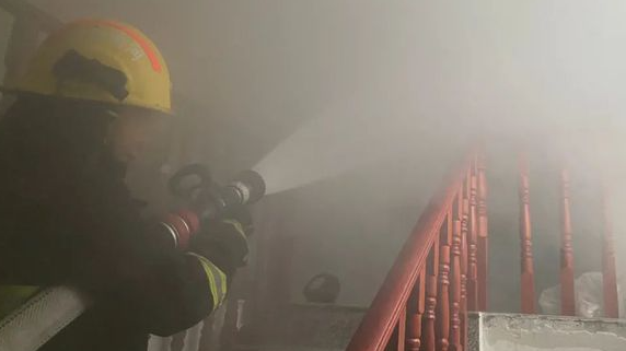 太嚇人！信陽一住戶家中煤氣罐突然著火了……